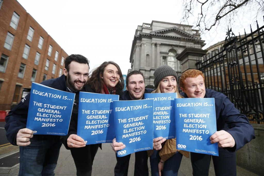 *** NO REPRODUCTION FEE *** DUBLIN : 11/1/2016 : Today the Union of Students in Ireland launched their General Election Manifesto 2016 outside the Dáil, focusing on how young people will have a deciding impact on the next government, in areas like Higher Education funding, Repealing the 8th and accommodation. USI have registered 80,000 students to vote in the last two years." Pictured (l-r) at the launch of USI General Election Manifesto 2016 outside the Dáil were USi members Daniel Waugh, Molly Kenny, Kevin Donoghue (USI President), Trish O'Beirne and Jack Leahy. Picture Conor McCabe Photography. MEDIA CONTACT : Fiona O'Malley, Communications Executive, Union of Students in Ireland email fiona.omalley@usi.ie