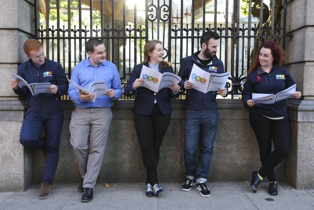 *** NO REPRODUCTION FEE *** DUBLIN : 6/9/2016 : AMLÉ Launches Pre-Budget Submission, proposing a minimum €500 reduction in fees, a €140m investment in higher education and a €5m investment in third level mental health counselling.The Union of Students in Ireland will launch its Pre-Budget Submission outside Leinster House at 8:30am on Tuesday the 6th September. The proposals in the submission will include a €500 minimum reduction in fees; a €140 million investment in higher education; reinstating postgraduate grants; and a €5million investment in third-level mental health counselling. AMLÉ President, Annie Hoey, said the government needs to match talk of economic recovery with financial investment in third-level education. Pictured (l-r) outside Leinster House, Kildare Street Dublin with AMLÉ Pre-Budget Submission were AMLÉ members Jack Leahy, Kieran McNulty, Siona Cahill, Dan Waugh and AMLÉ President Annie Hoey. Picture Conor McCabe Photography. MEDIA CONTACT : Fiona.omalley@usi.ie or call 0874495695