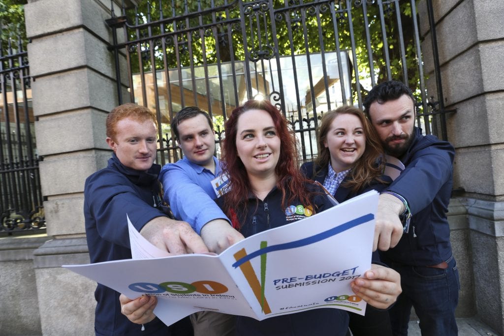 *** NO REPRODUCTION FEE *** DUBLIN : 6/9/2016 : AMLÉ Launches Pre-Budget Submission, proposing a minimum €500 reduction in fees, a €140m investment in higher education and a €5m investment in third level mental health counselling.The Union of Students in Ireland will launch its Pre-Budget Submission outside Leinster House at 8:30am on Tuesday the 6th September. The proposals in the submission will include a €500 minimum reduction in fees; a €140 million investment in higher education; reinstating postgraduate grants; and a €5million investment in third-level mental health counselling. AMLÉ President, Annie Hoey, said the government needs to match talk of economic recovery with financial investment in third-level education. Pictured (l-r) outside Leinster House, Kildare Street Dublin with AMLÉ Pre-Budget Submission were AMLÉ members Jack Leahy, Kieran McNulty, AMLÉ President Annie Hoey, Siona Cahill and Dan Waugh. Picture Conor McCabe Photography. MEDIA CONTACT : Fiona.omalley@usi.ie or call 0874495695