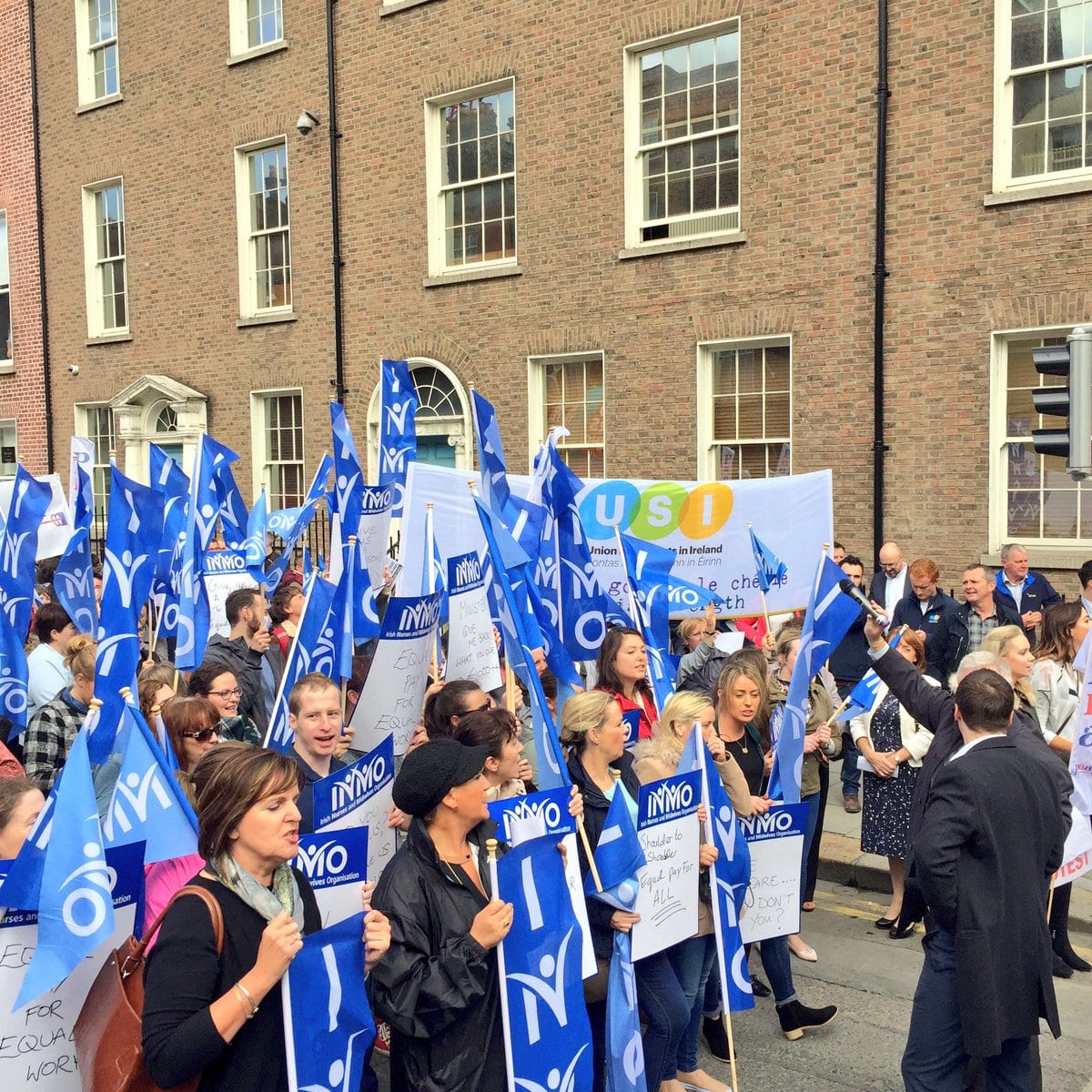 USI support INMO protest as 93% of Student Nurses say they have thought about emigrating