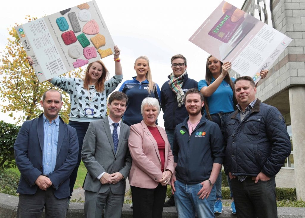 Minister of State for Communities and the National Drug Strategy Catherine Byrne TD (centre) with Siona Cahill, VP for Equality AMLÉ (left, backrow), Saoire Byrne Cater, SU Tallaght IT, Aisling Cusack, SU Tallaght IT, Jessica Wall, Students Union President IT Tallaght, Andy Osborn, drugs.ie (left, front row), Dr. Eamon Keenan, HSE, Cian Power, VP Welfare AMLÉ andTim Bingham, HSE Addiction Services.