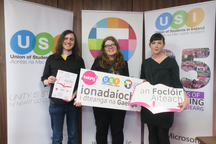 An Chéad Fhoclóir LADTA Béarla-Gaeilge Seolta